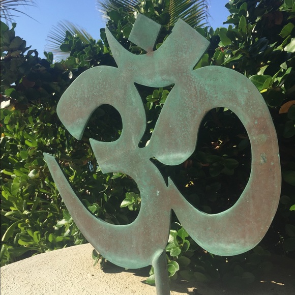 Meet your Posher, Leah - Picture 2 of 3